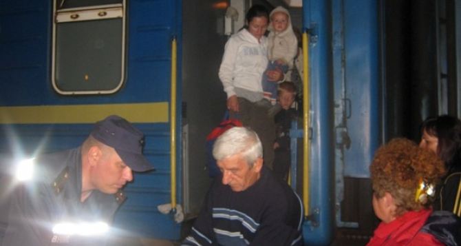 В Киеве продолжают встречать переселенцев из Донецкой и Луганской областей