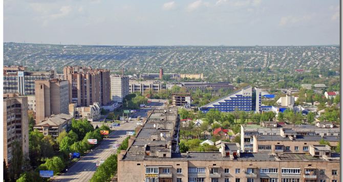 Луганск приводят в порядок: убирают парки и улицы