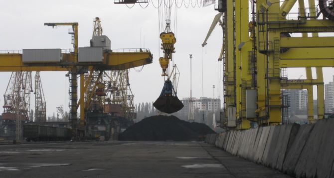 Первая партия африканского угля уже прибыла в Украину (фото)