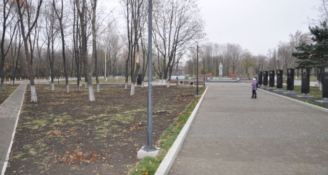 В Свердловске вандалы разгромили парк культуры и отдыха (фото)