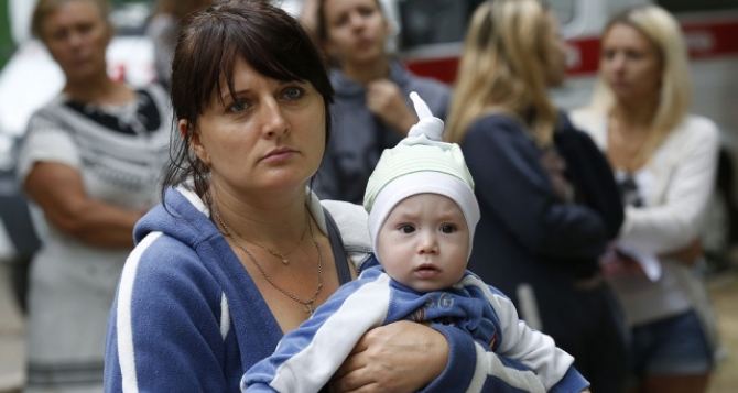 В семьях украинских беженцев родилось 975 детей. — СНБО