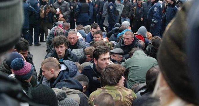 Еще двое обвиняемых в штурме ХОГА выпущены под залог