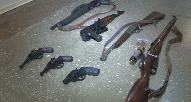 В Харьковской области в милицию сдали более 200 винтовок и пистолетов