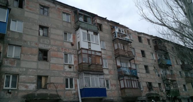 Последствия обстрела Кировска в Луганской области. Есть погибший (фото, видео)