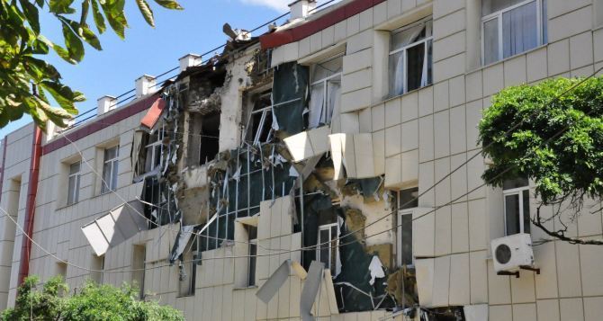 В Луганске из-за боевых действий пострадали 90 учебных заведений