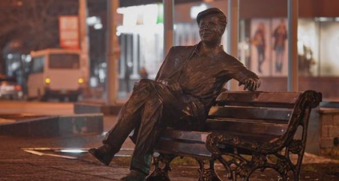 В Запорожье уничтожили памятник герою фильма «Весна на Заречной улице». — СМИ