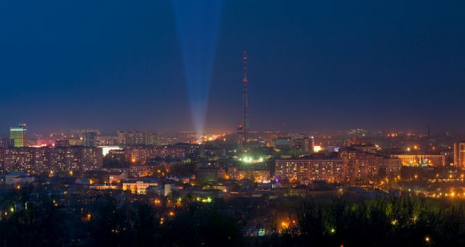 В Луганске восстанавливали уличное освещение в Жовтневом районе