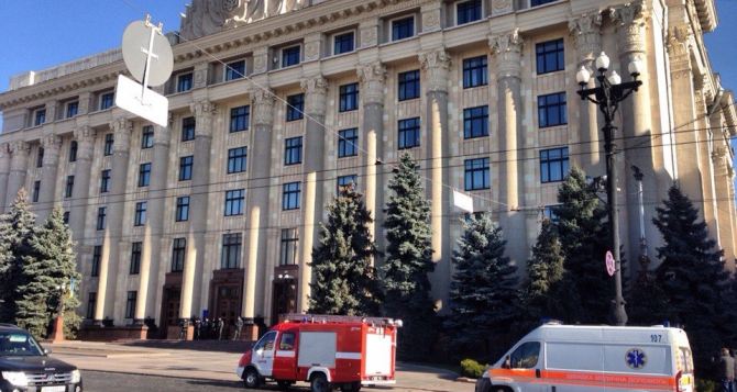 Харьковские милиционеры проверяют информацию о заминировании Дома советов