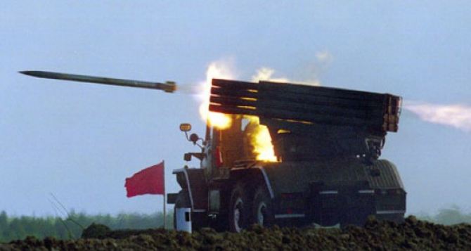 Донецк обстреливают из тяжелой артиллерии