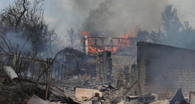 В Станице Луганской на выходных сгорели четыре дома