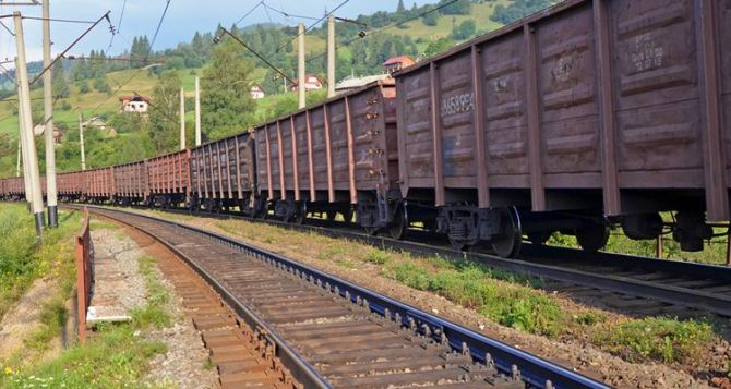 В самопровозглашенную ДНР продолжают ездить грузовые поезда