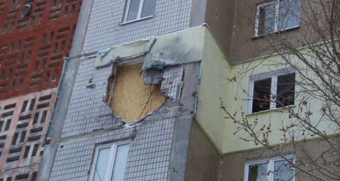 В Донецке от обстрела пострадал жилой многоэтажный дом (фото)
