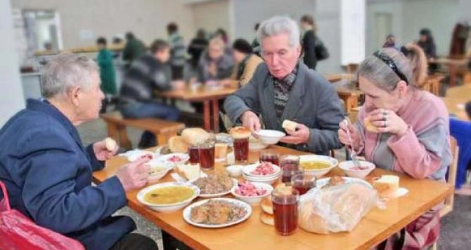 В Луганске работает 6 социальных столовых