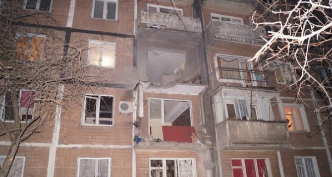 Обстрел Донецка: пострадала жилая многоэтажка (фото)