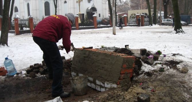 В Харькове начале восстанавливать взорванный памятный знак воинам УПА
