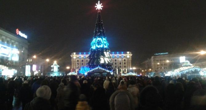 В Харькове самая высокая новогодняя елка в Украине