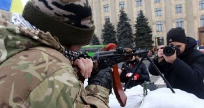 Харьковский Евромайдан учит харьковчан распознавать взрывчатку и общаться с оружием