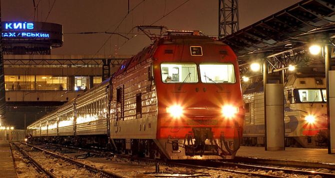 На зимние праздники «Укрзализныця» назначила 13 дополнительных поездов