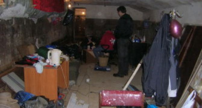В Харькове неизвестные штурмовали дом с беженцами из Донецка