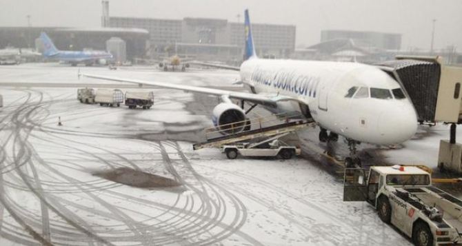 Как работают аэропорты Украины в связи с погодными условиями?
