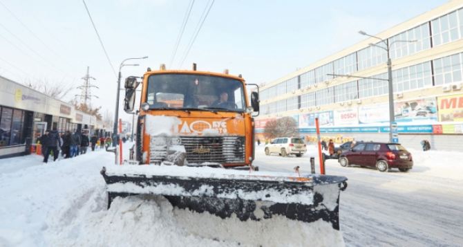 С улиц Харькова уже убрали почти 500 тонн снега