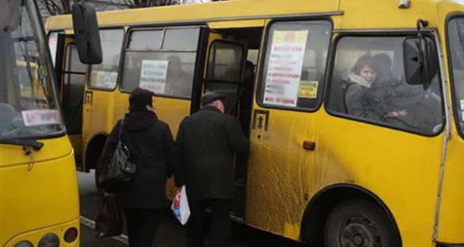 В самопровозглашенной ДНР заявили, что, несмотря на ограничения Киева, транспорт работает в штатном режиме