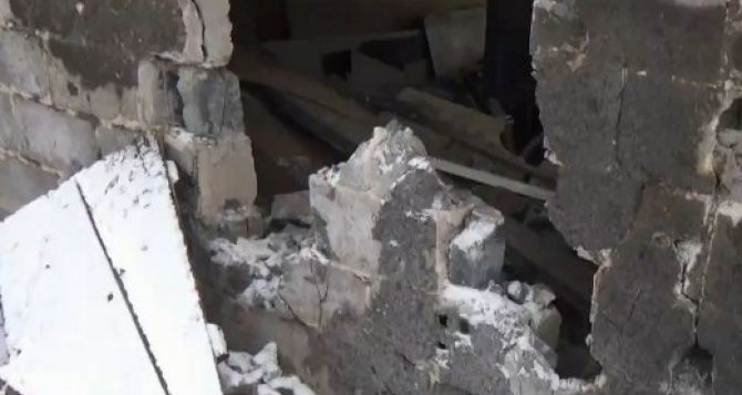 В Рождество Донецк продолжают обстреливать: повреждены жилые дома, горит здание шахтоуправления