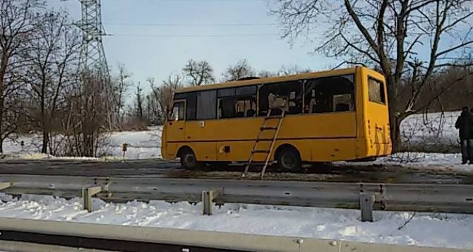 Трагедия под Волновахой: число жертв в результате обстрела автобуса достигло 12 человек