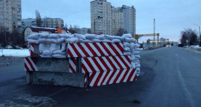 В спальном районе Харькова поставили блокпост