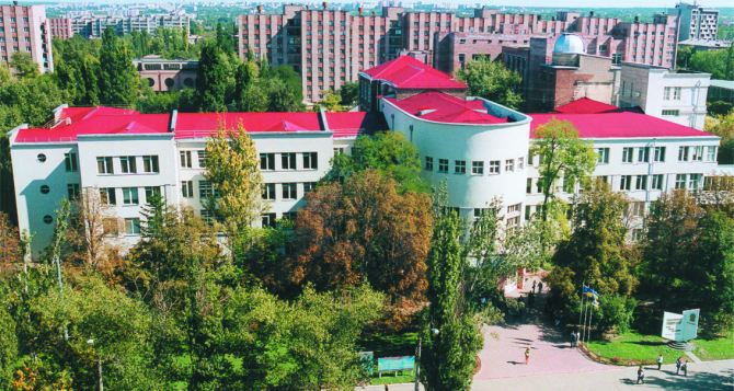Университет, который выехал из Луганска, начал вступительную кампанию