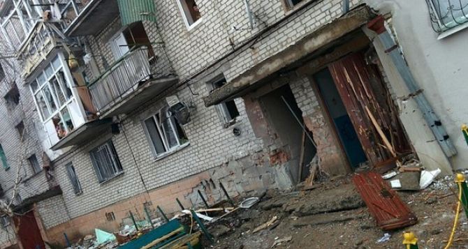 Последствия обстрела города Счастье в Луганской области (фото)