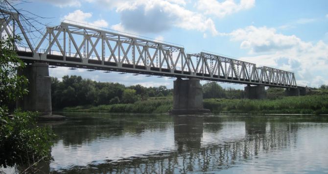 Москаль закрыл пункт пропуска «Широкое — Станица Луганская», из-за подрыва моста через Северский Донец