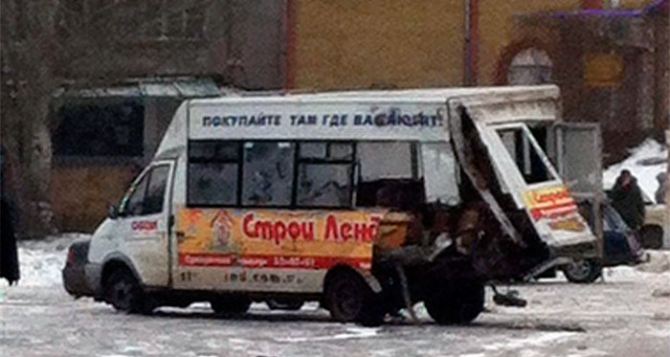 В Луганске взорвалась маршрутка. Много раненых, среди них — ребенок (фото)