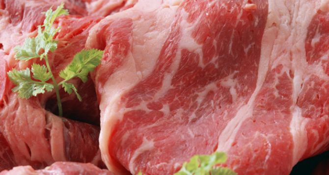В Луганске резко выросли цены на мясо из-за ужесточения режима пропуска