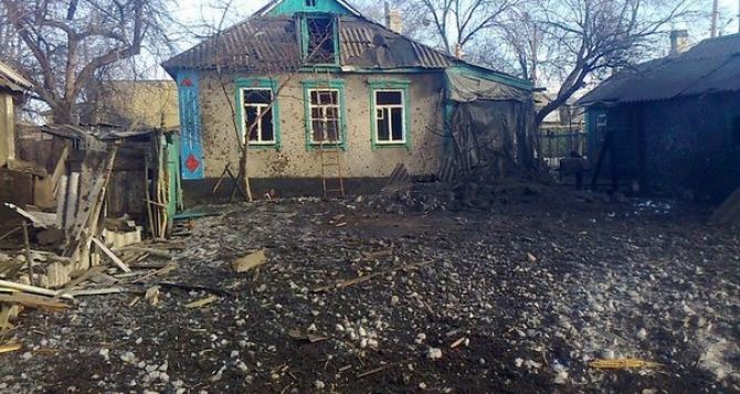 Последствия обстрела Горского в Луганской области (фото)