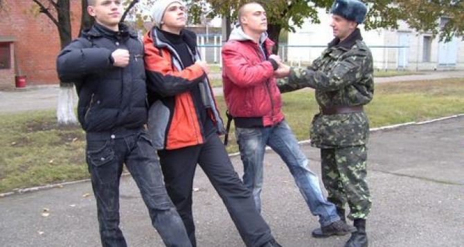 Четвертая волна мобилизации: в Харьковской области 500 человек отправили в учебные центры