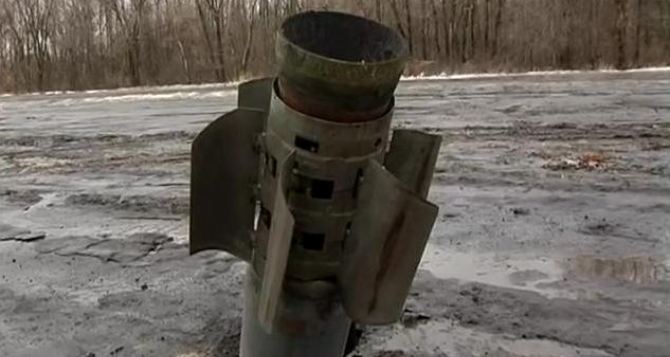 Луганск обстреляли кассетными боеприпасами. — МЧС
