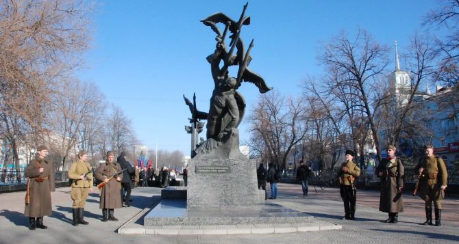 В Луганске отметили 72 годовщину освобождения от фашистских захватчиков (фото)