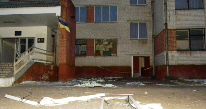 В школе Черниговской области от выстрела гранатомета погибла женщина, еще две ранены (фото)