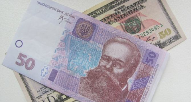 В Киеве продают доллар по 39 гривен (фото)