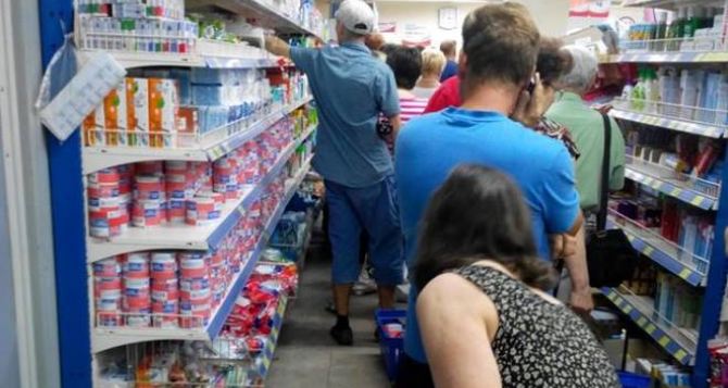 Жителей Украины охватила продовольственная паника — скупают все подряд «будто перед концом света»