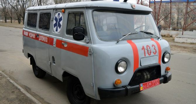 Луганская область получила подарок из Черкасской — машину скорой помощи (фото)