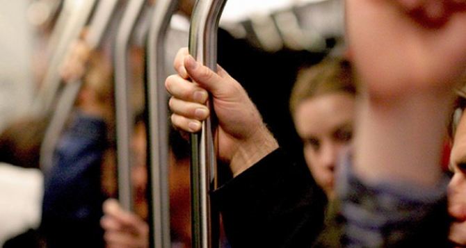 Студенты Харькова по-прежнему ездят в метро за 3 гривны