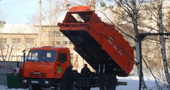 В Луганске коммунальщики ликвидируют стихийные свалки