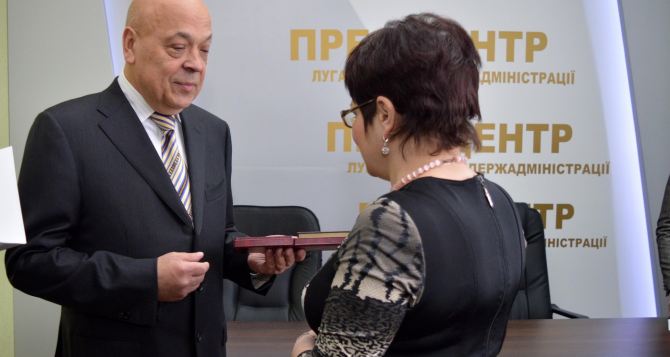 Луганские медики, работавшие под обстрелами в Счастье, получили государственные награды (фото)