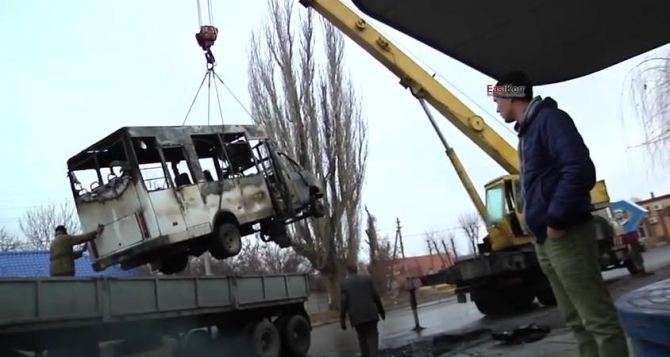 В Луганске сгорела маршрутка (видео)
