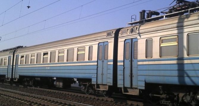Под поездом Лисичанск-Харьков произошел взрыв