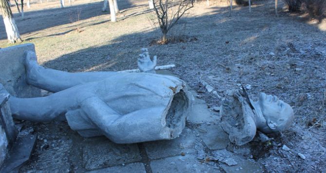 Запорожская область за ночь лишилась четырех памятников Ленину