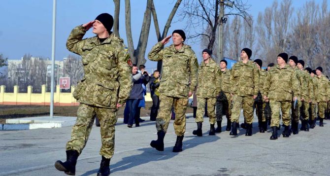 Из Харькова в армию  отправили 200 мобилизованных офицеров