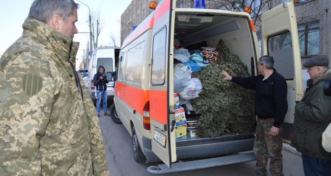 В Северодонецк привезли несколько тонн гуманитарки и машину скорой помощи (фото)